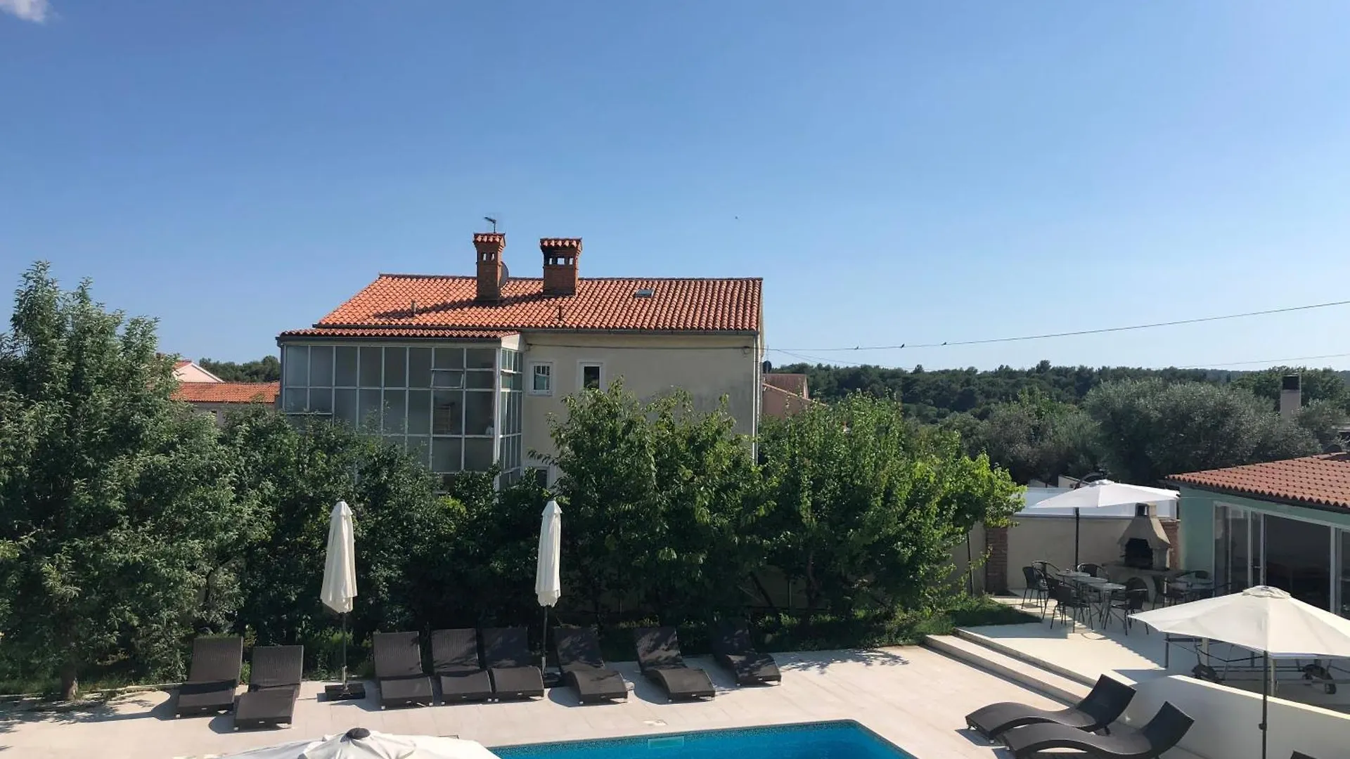 Resindenz Benni 7 Mit Beheiztem Grossem Pool Apartamento Medulin